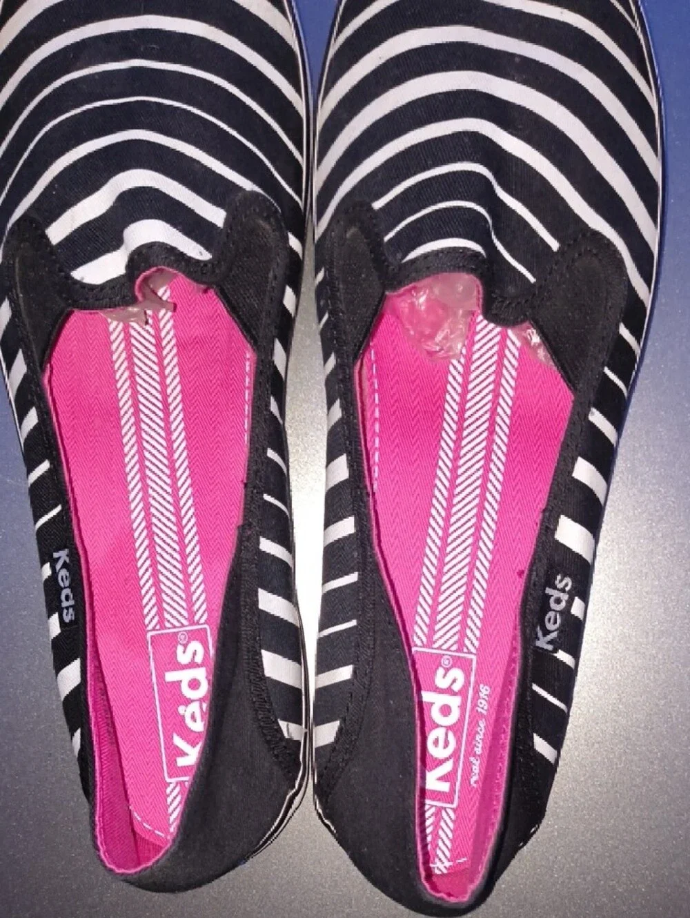 Keds Black & White Striped Slip-On Flats with Pink Interior Size 9.5 - Picture 4 of 6